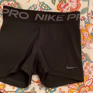 Women’s small Nike pro dry fit